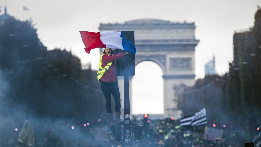 coletas amarelos manif preços combustíveis frança foto Christophe Petit Tesson EPA (3)