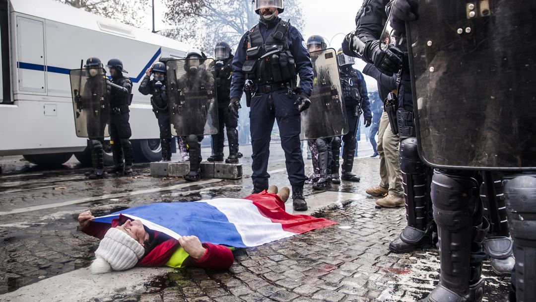 coletas amarelos manif preços combustíveis frança foto Christophe Petit Tesson EPA (5)