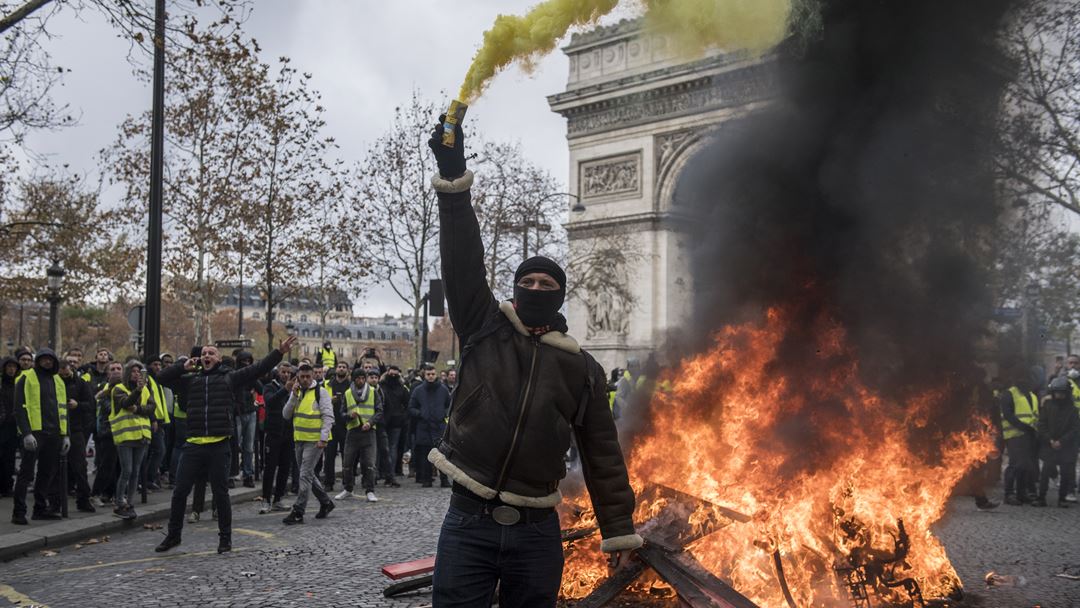 coletas amarelos manif preços combustíveis frança foto Christophe Petit Tesson EPA (6)