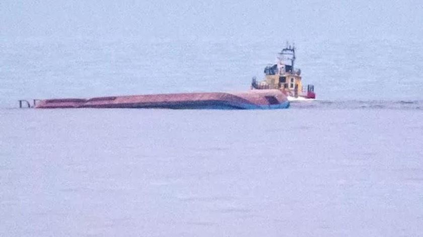 Mar do Norte. Autoridades alemãs suspendem buscas por marinheiros desaparecidos