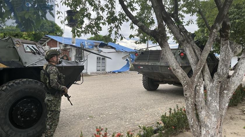 Guerrilha colombiana ataca aeroporto com drones Guerrilha colombiana ataca aeroporto com drones