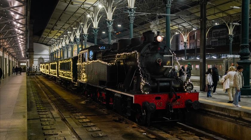 Comboio Histórico a Vapor leva a magia do Natal aos carris entre Porto e Ermesinde. Foto: CP