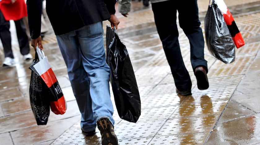 Empresas de crédito ultrapassam banca nos empréstimos para consumo