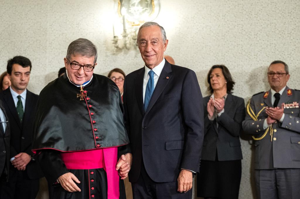 Cónego João Seabra condecorado por Marcelo Rebelo de Sousa. Foto: Presidência da República
