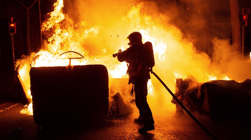 Espanha. Mais de 40 pessoas detidas em protestos contra prisão de rapper