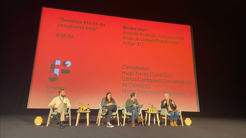 O que distingue o “jornalista é responder sob um código deontológico” e “isso não está patente na legislação”