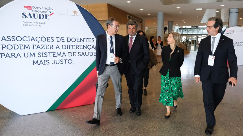 Ministra da Saúde, bastonários da Ordem dos Médicos e dos Médicos Dentistas e o presidente da comissão organizadora da Convenção Nacional da Saúde. Foto: Rui Minderico/Lusa