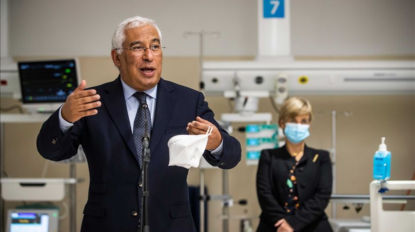 Ministros com Covid-19 não vão ser já vacinados