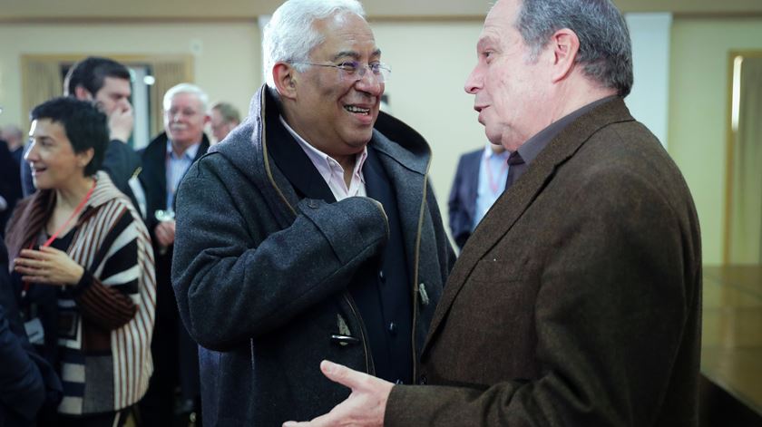 António Costa com o presidente do PS Carlos César, à chegada à reunião da Comissão Nacional do partido, no Porto. Foto: Estela Silva/Lusa