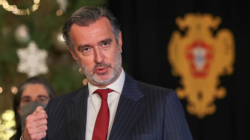Iniciativa Liberal admite rever voto contra o estado de emergência