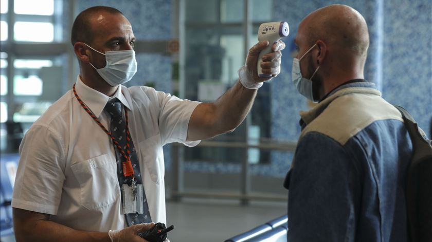 Covid-19. Variante Lambda ainda não preocupa virologistas