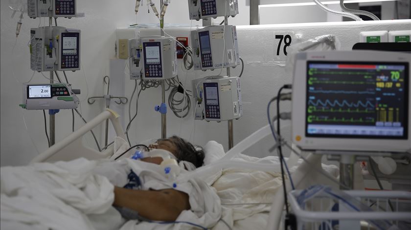 Quantas vidas salvam as vacinas? 3.500 até fim de setembro se plano correr como previsto