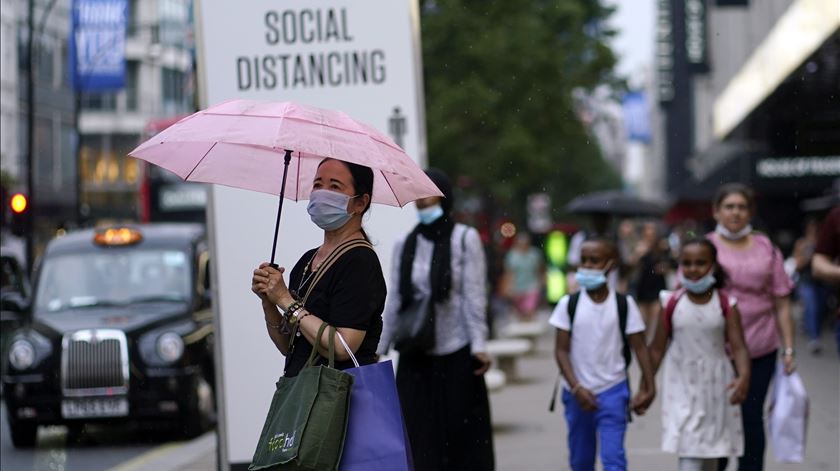 Covid-19 a bater recordes na Europa. Foto: Will Oliver/EPA