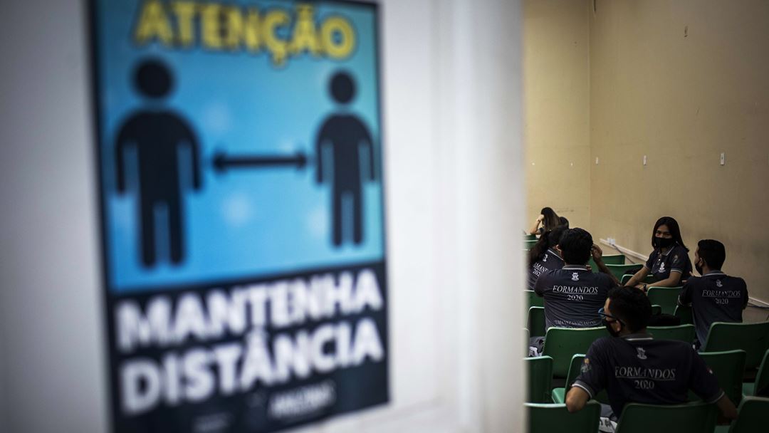 As idas à casa de banho só devem acontecer durante as aulas, para evitar ajuntamentos nos intervalos. Foto: Rapahel Alves/EPA
