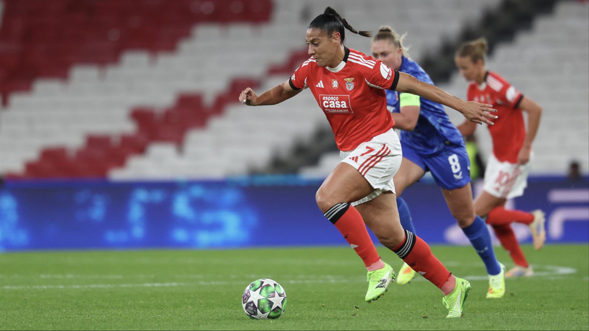 Benfica empata com Twente e faz primeiro ponto na Champions