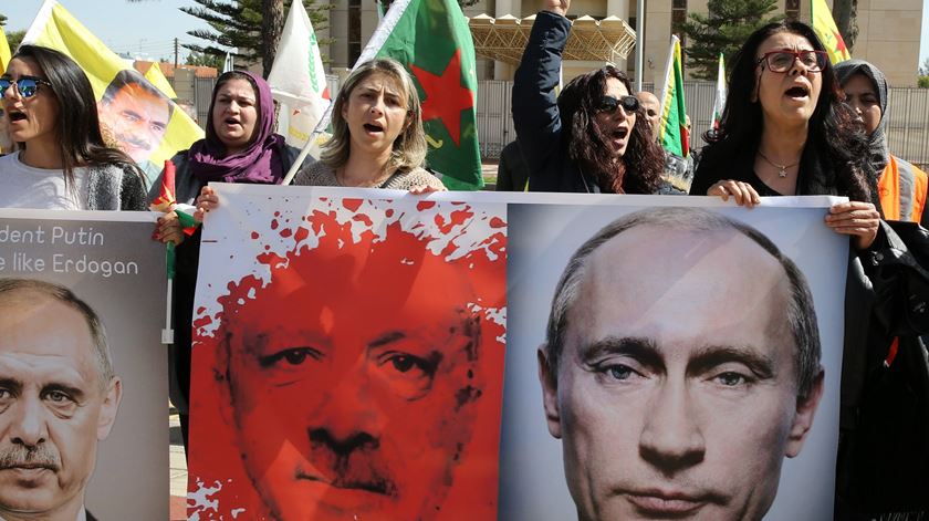 Curdos em Chipre protestam contra a Turquia. Foto: Katia Christodoulou/EPA