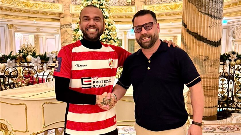 Agora é oficial: Dani Alves é um dos donos da SAD do São João de Ver