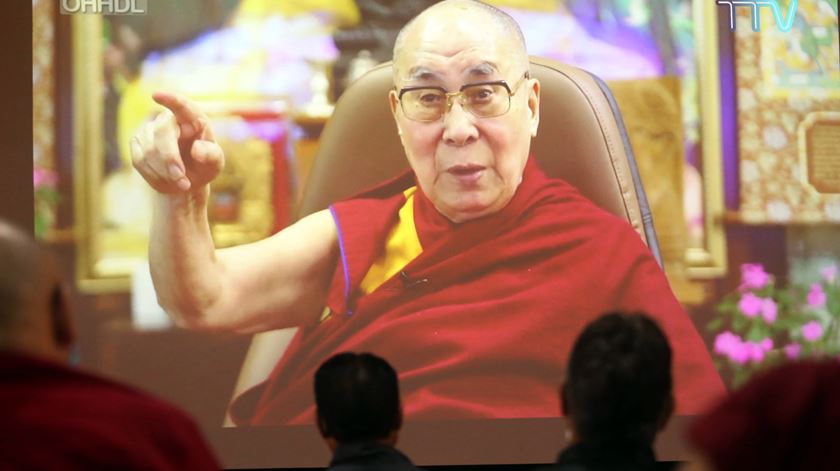 Dalai Lama "profundamente triste" com o terramoto no Tibete