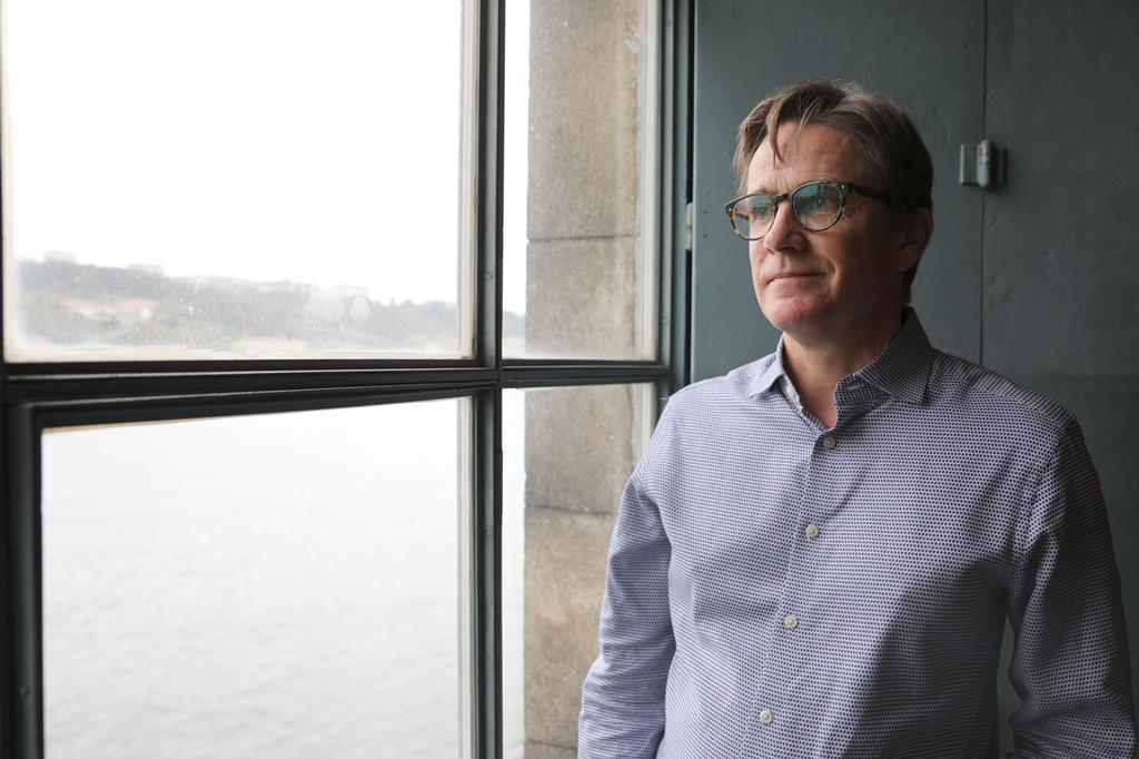 Corredores humanitários são planeados por inteligência artificial e ajuda a refugiados usa blockchain