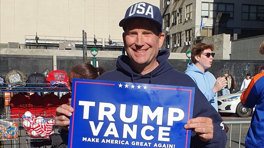 Dave tem 59 anos e veio do Connecticut para o comício nova-iorquino.  Foto: José Pedro Frazão/RR