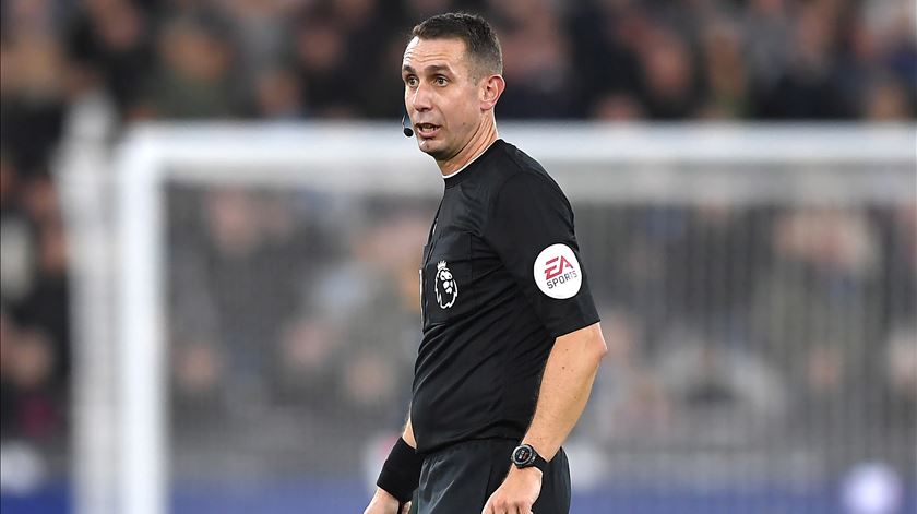 Árbitro inglês acusado de "fazer vídeo indecente" de criança