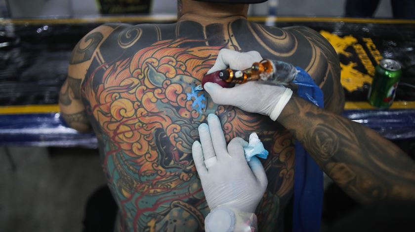 Tatuagens prejudicam sistema imunitário, diz estudo