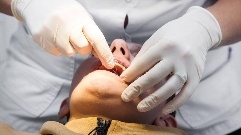 Clínica dentária encerrada por "perigo iminente para a saúde e segurança dos utentes" Clínica dentária encerrada por "perigo iminente para a saúde e segurança dos utentes"