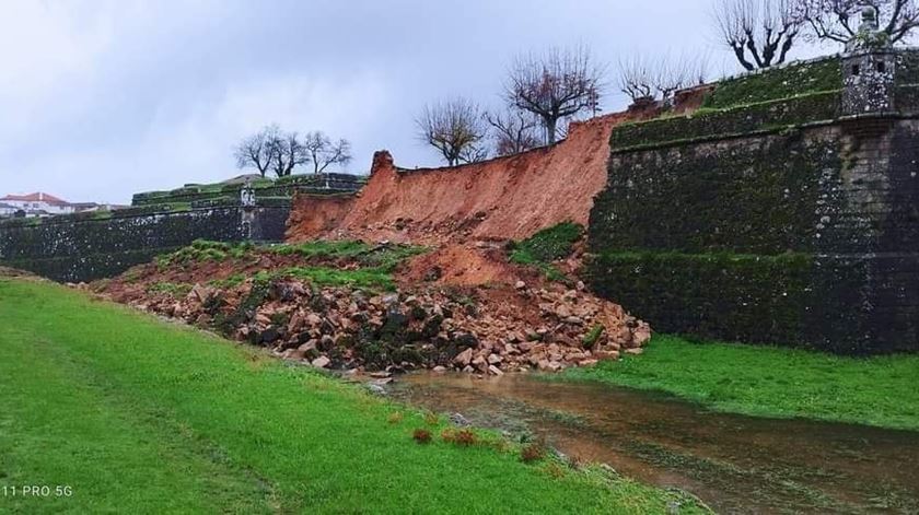 Derrocada da muralha fortaleza de Valença. Foto: João Esteves Soares