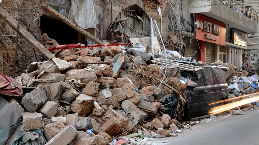 Edifícios e negócios destruídos em Beirute. Foto: Wael Hamzeh/EPA