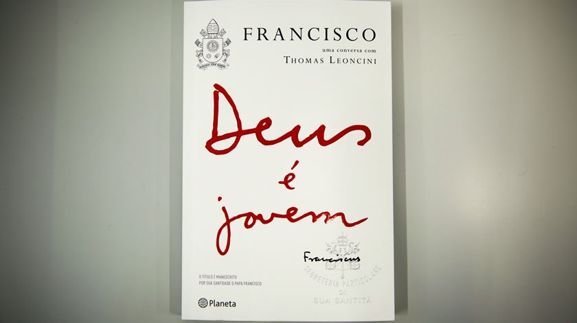 Deus é jovem livro Papa Francisco Foto Ines Rocha RR