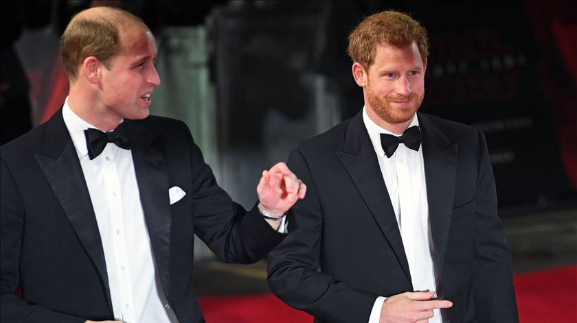 Os príncipes William e Harry, netos de Isabel II. Foto: Facundo Arrizabalaga/EPA