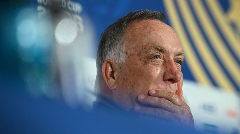 Dick Advocaat, um treinador muito experiente no comando de equipa pouco experiente. Foto: Annegret Hilse