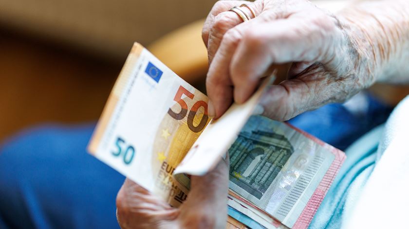 Novos depósitos de particulares batem recorde ao atingirem 144,3 mil ME em 2025