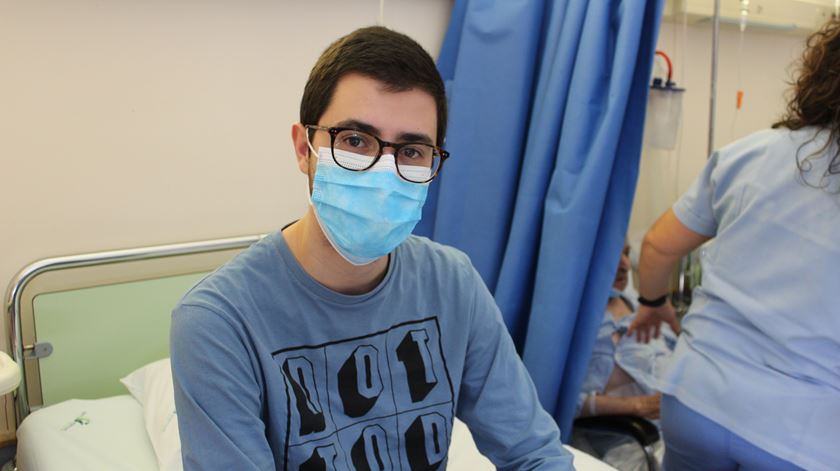 Diogo Paredes, jornalista internado no Hospital de Viseu, o papel dos palhaços, nomeadamente para os mais velhos 