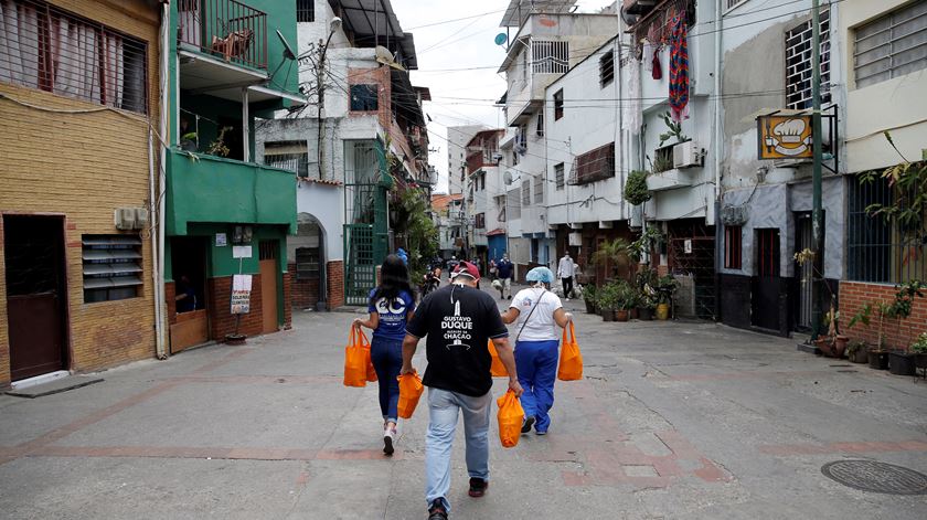Na Venezuela o povo já não confia no Governo nem nos números do coronavírus. Foto: Manuare Quintero/Reuters