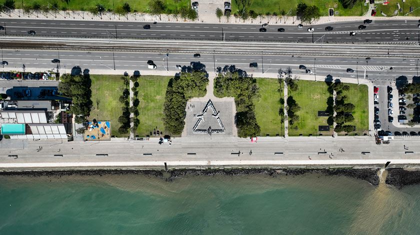 Instalação artística montada em Belém, Lisboa. Foto: Artur Carvalho/BORN/Electrão