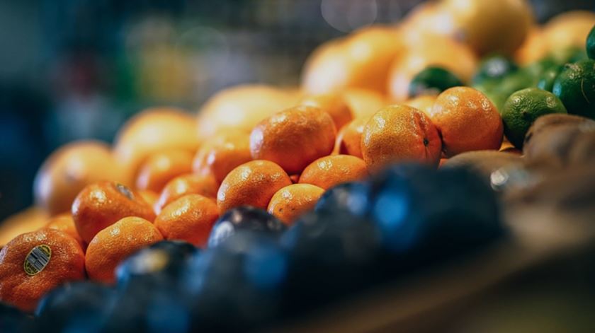 Há fruta que pode ter perdido os padrões estéticos de venda, mas está boa para consumir. Foto: DR