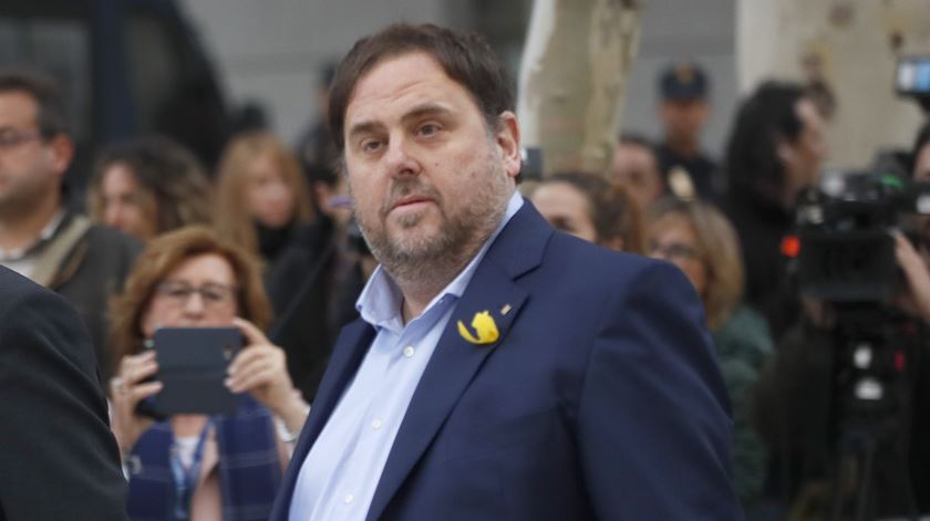 Oriol Junqueras antes de ter caído nas "garras" da Justiça do Estado espanhol. Foto: Fernando Alvarado/EPA