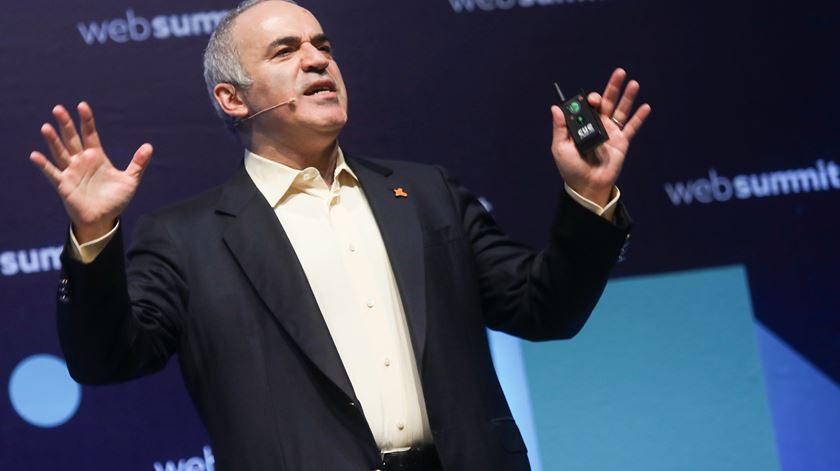 ​Kasparov critica passividade do Ocidente. “Putin nunca teria ido tão longe com Churchill”