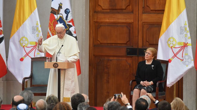 Papa pede perd&#227;o por abusos sexuais no Chile