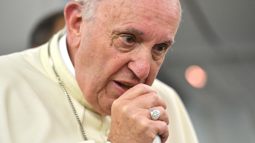 Papa Francisco no avião - regresso a Roma - depois de visita ao Peru e Chile - Foto Luca Zennaro/EPA