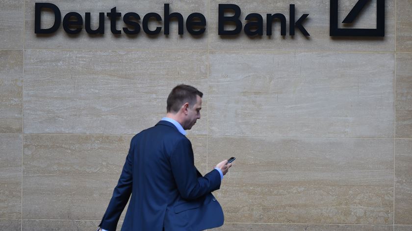 Deutsche Bank alvo de buscas por suspeita de branqueamento