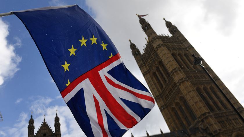 Parlamento britânico vota terça-feira o acordo entre o Governo de May e Bruxelas. Foto: Andy Rain/EPA