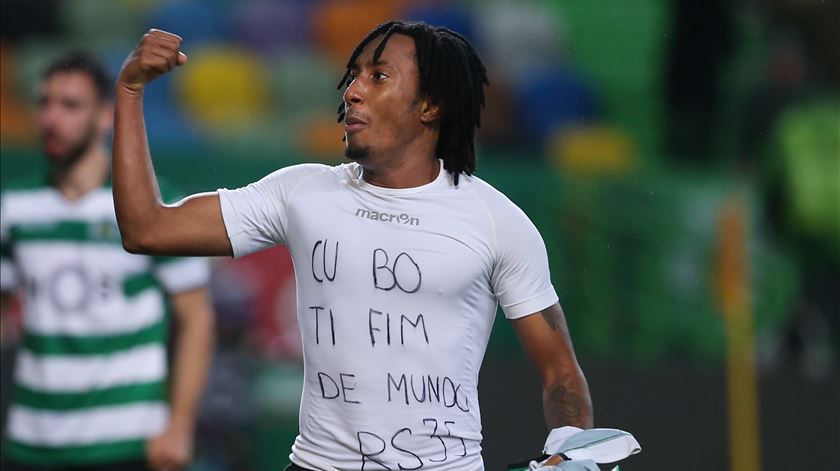 A dedicatória de Gelson a Semedo. Foto: António Cotrim/Lusa