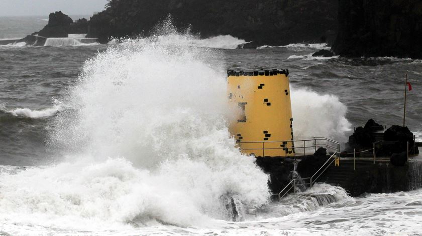 Mau tempo na Madeira, em fevereiro de 2018. Foto: Homem de Gouveia/Lusa