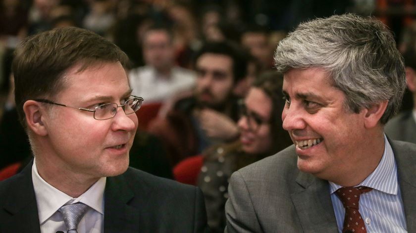 Dombrovskis e Centeno. Foto: Mário Cruz/EPA