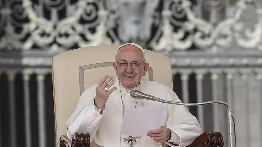 Papa Francisco numa audiência geral, no Vaticano. A Santa Sé nega que tenha sido concedida a entrevista publicada esta quinta-feira no "La Repubblica". Foto: Giuseppe Lami/EPA