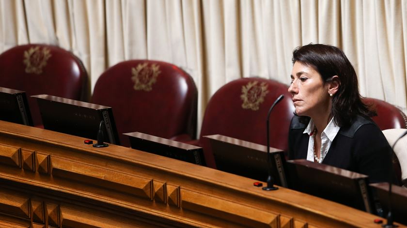 Com à ministra da Administração Interna demitida no rescaldo dos graves fogos de 2017 reagir às posições do PSD. Foto: José Sena Goulão/Lusa