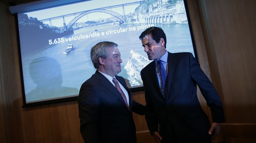 Eduardo Vítor Rodrigues e Rui Moreira fizeram o anúncio da construção da nova travessia no Laboratório Edgar Cardoso. Foto: Lusa