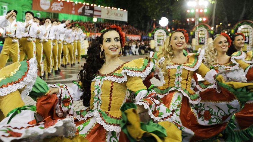 Atuação da Marcha de Alfama durante o desfile das Marchas Populares de Lisboa. Foto: António Cotrim/Lusa